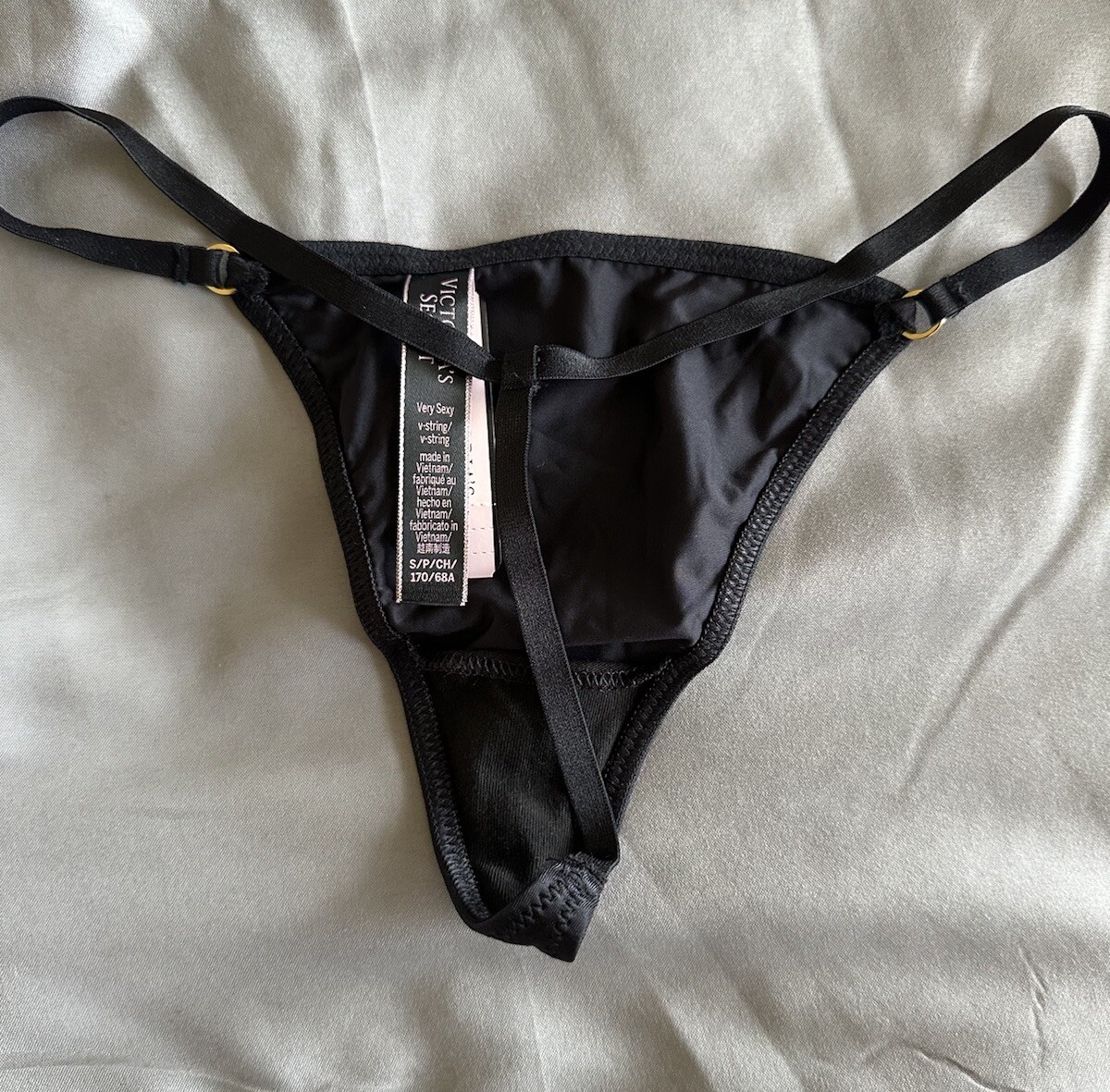 VICTORIA’S SECRET BLACK STAIN SMOOTH-VERY SEXY V-STRING THONG PANTY-W/CHARMS-S/P