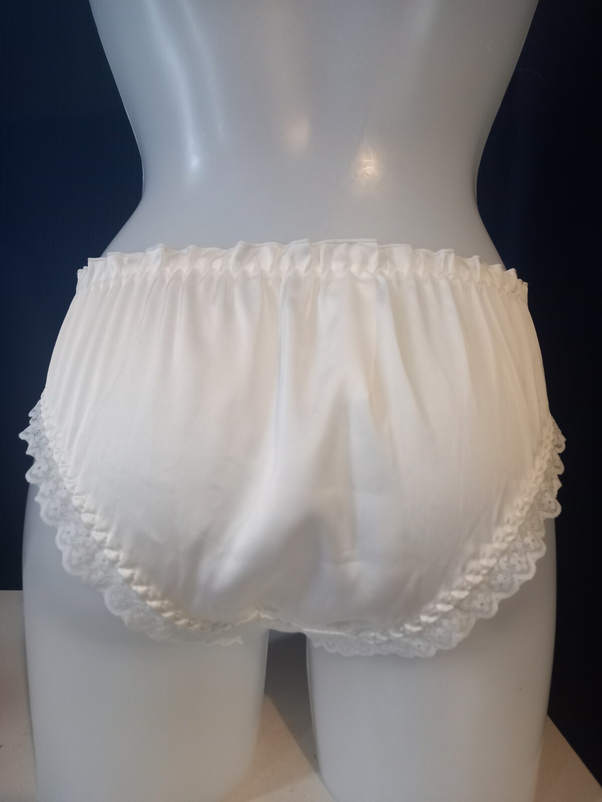 Woman’s Cute Shiny Silky Bow Design Women knickers Briefs MED-LG white