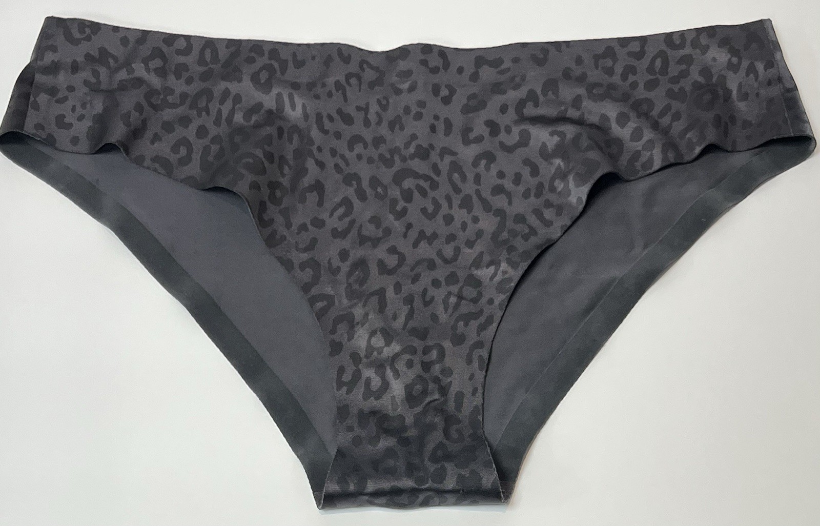 Victoria’s Secret No Show Cheeky Medium Smooth Satin Animal Print Panties