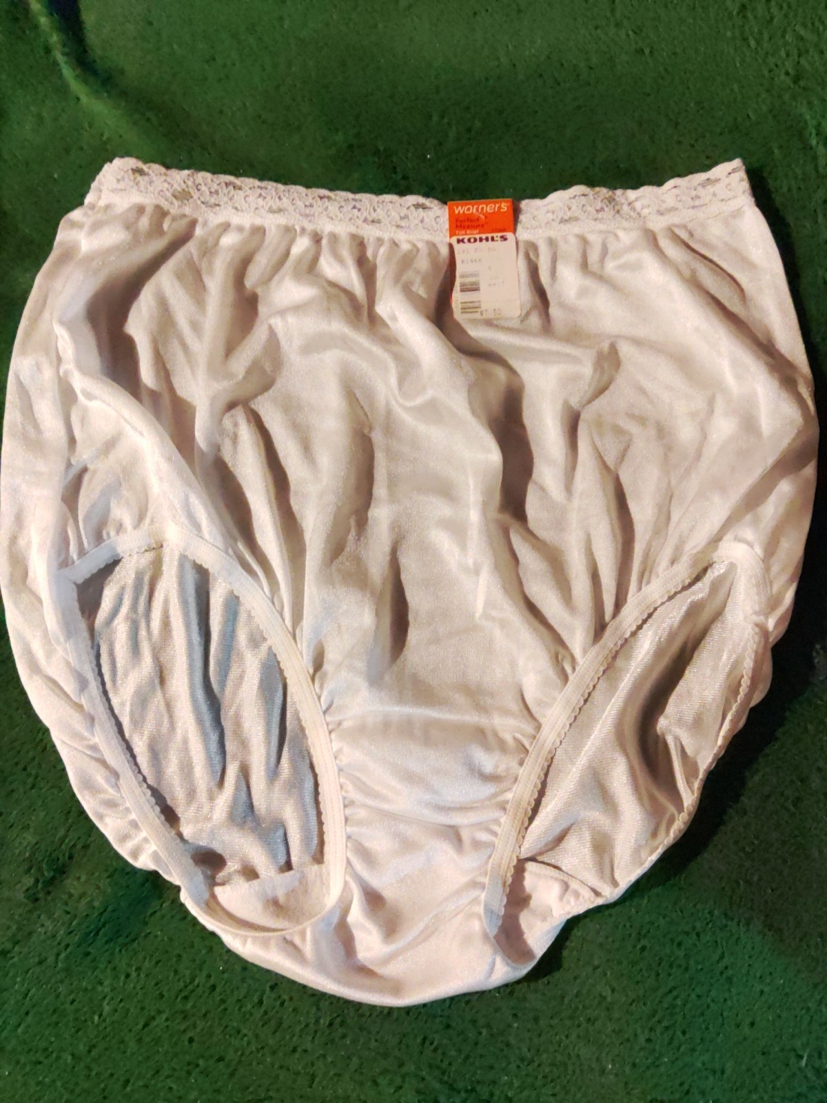 VTG Warner’s Shine On #2355 White 100% Nylon W/ Lace Soft Silky Panties Sz 8