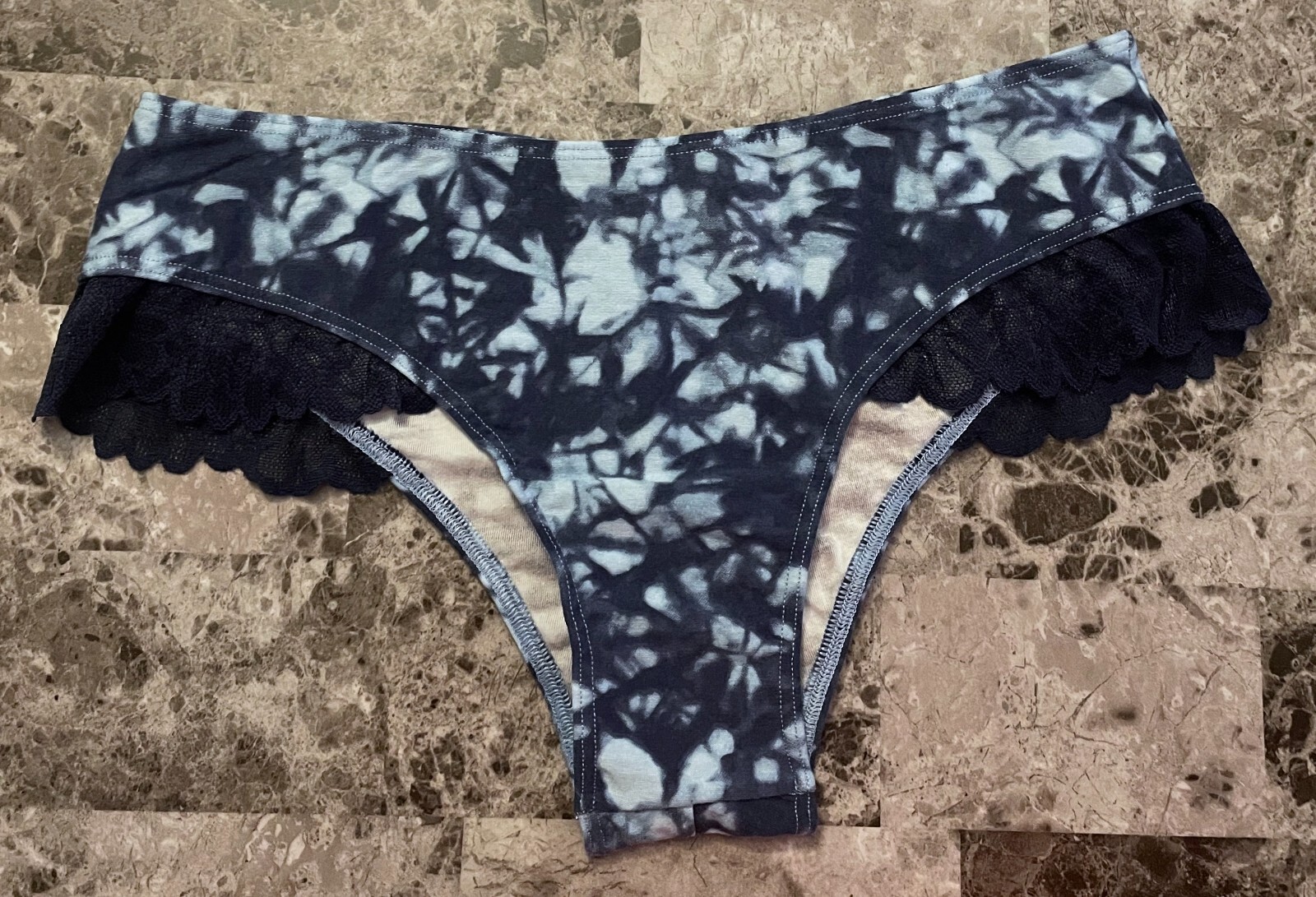 NWT VICTORIA’S SECRET PINK LARGE NAVY BLUE TIE DYE LACE RARE CHEEKSTER PANTIES