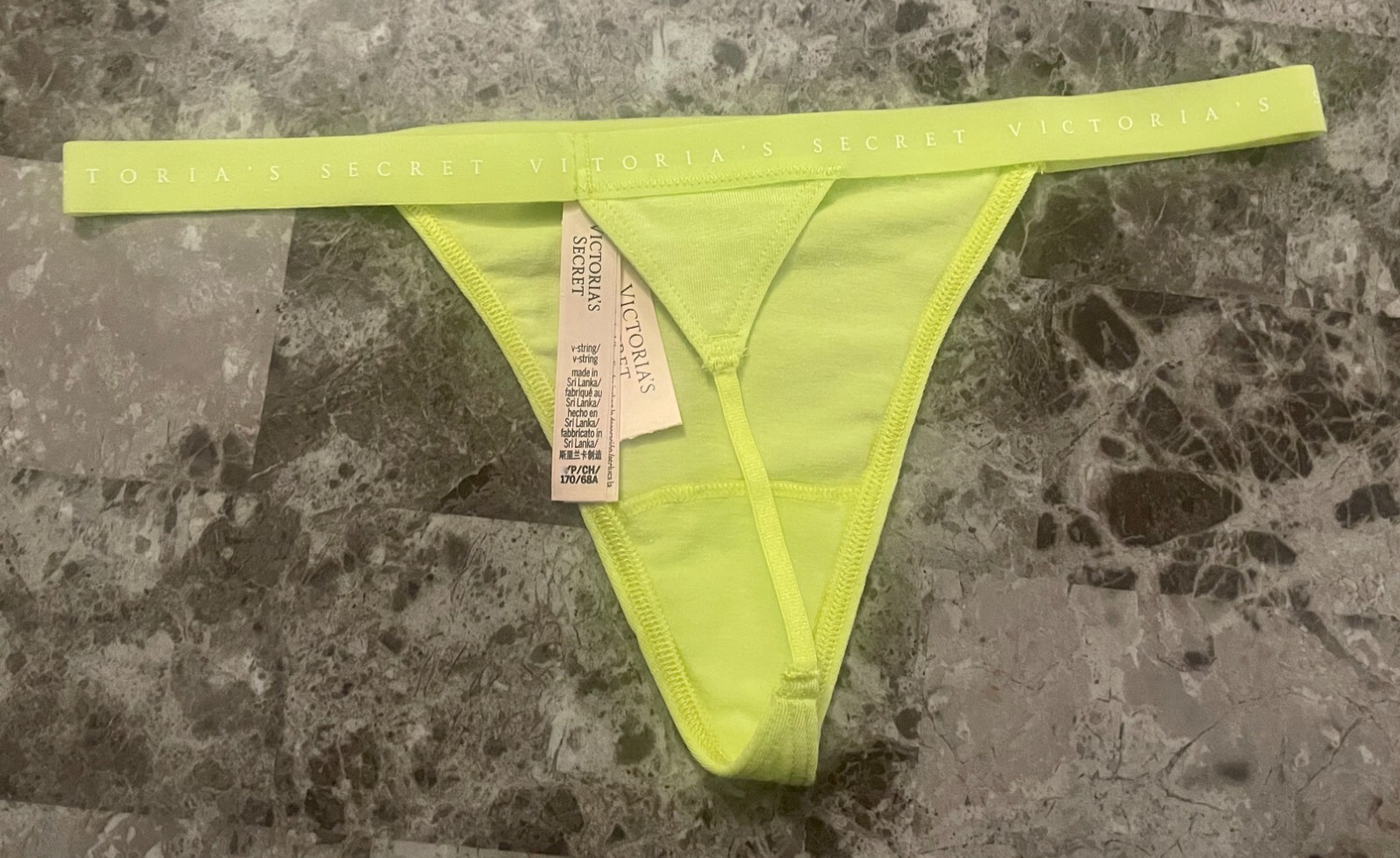 NWT VICTORIA’S SECRET LIME GREEN CITRON LOGO LIGHTWEIGHT BAND V STRING PANTIES