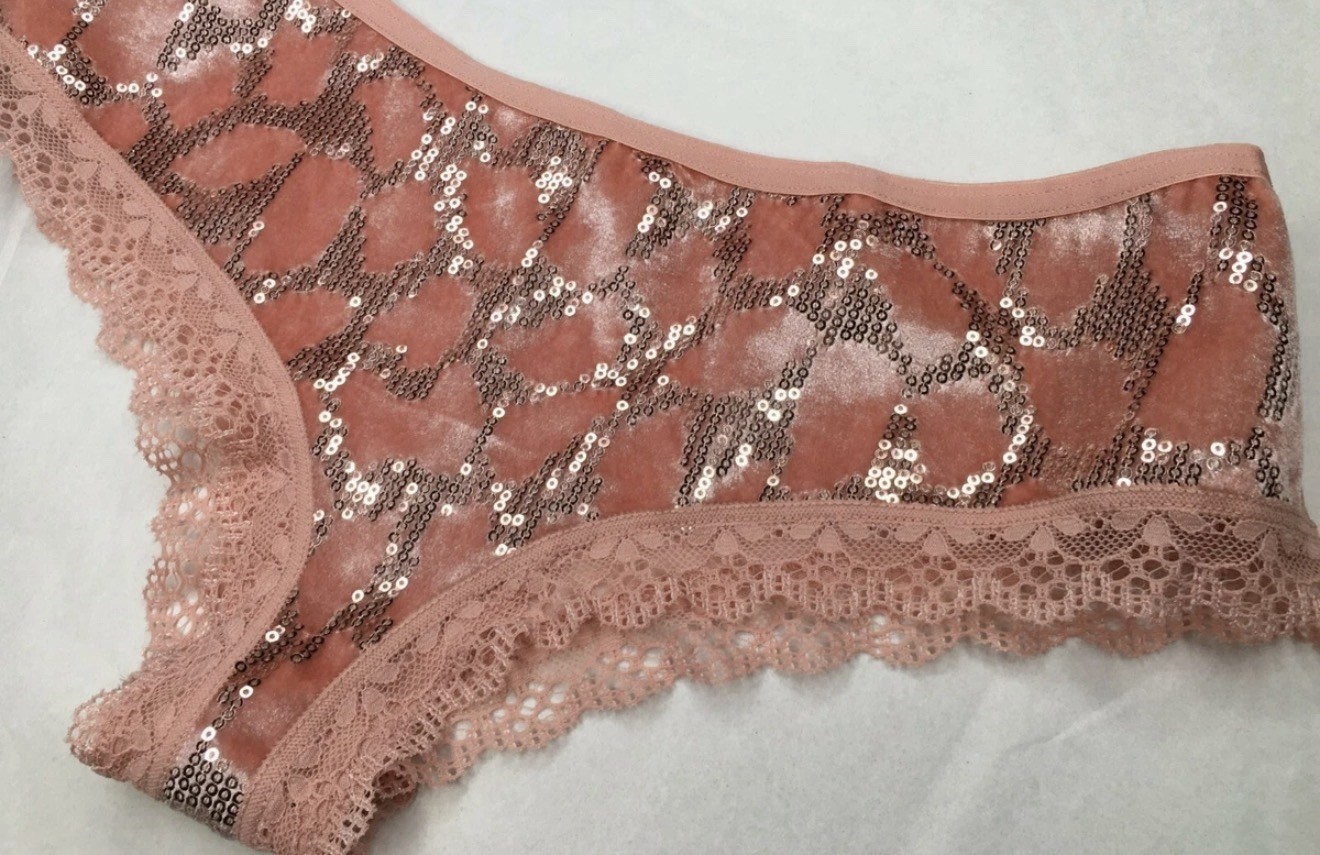 new nwt Victoria’s Secret Very sexy lace mesh sequin panty thong medium Leopard