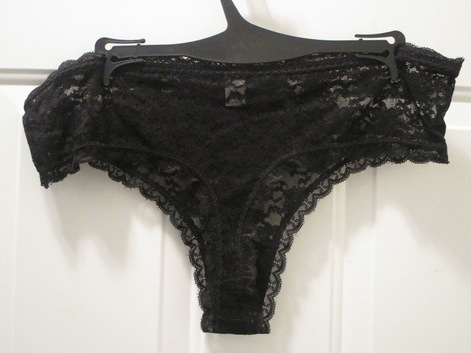 ASHLEY STEWART FLORAL LACE BLACK THONG PANTIES NEW