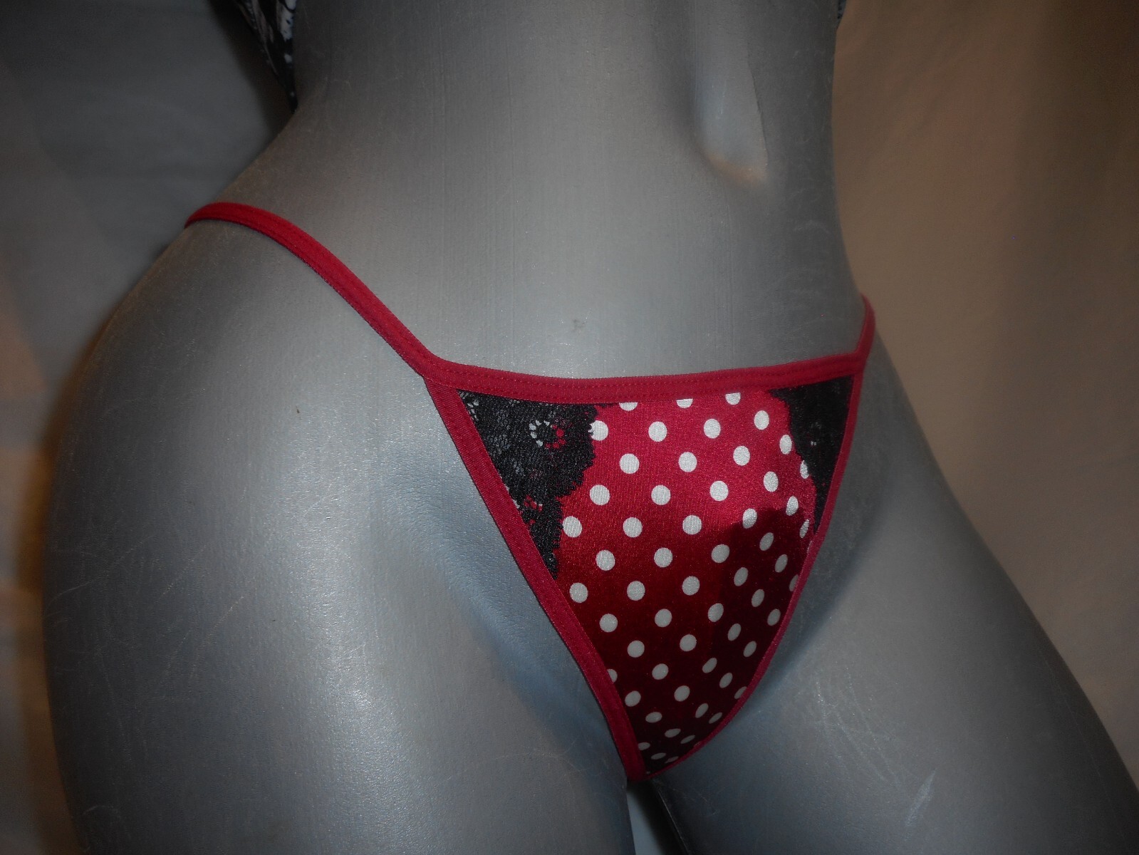 Frederick’s Of Hollywood Women’s Red Multicolor G String PANTY Size LARGE