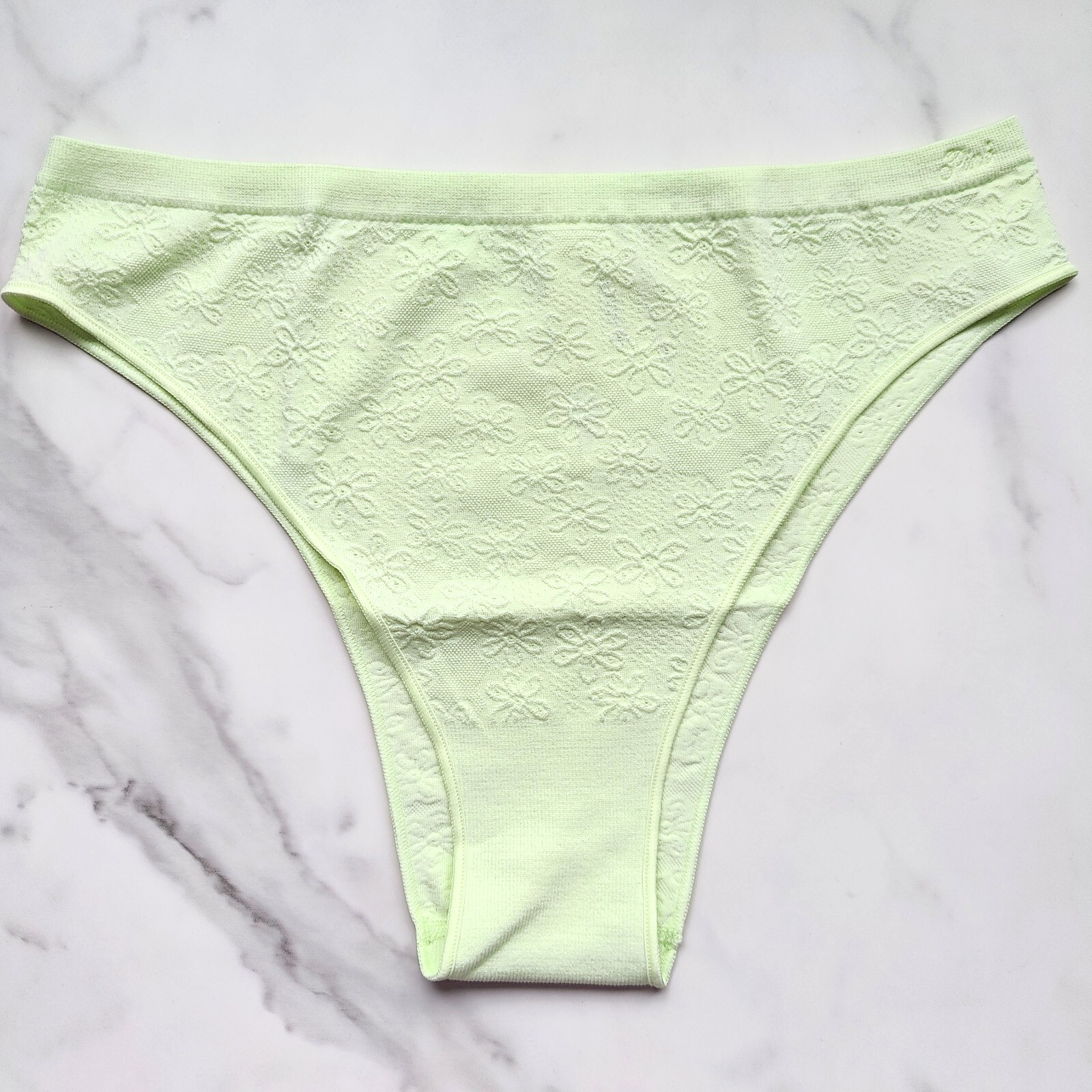 PINK Victoria’s Secret Seamless Daisy Pointelle Brazilian Panty Lime Cream S/M/L