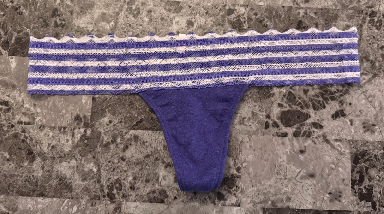 NWT VICTORIA’S SECRET PINK S PURPLE STRIPE GEOMETRIC GEO LACE RARE THONG PANTIES
