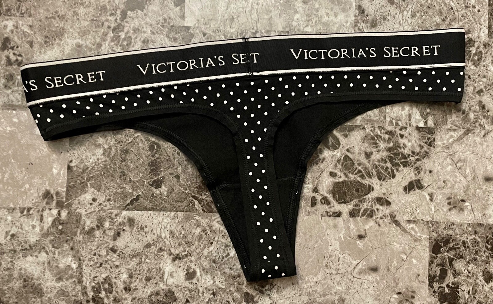 NWT VICTORIA’S SECRET BLACK POLKA DOT THICK LOGO WAISTBAND THONG PANTIES