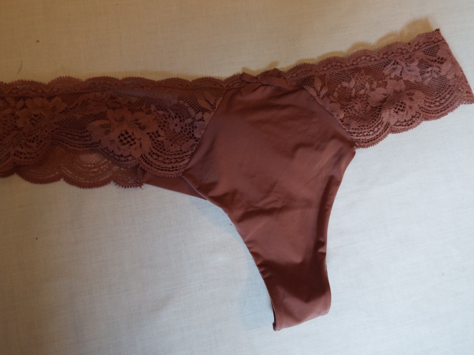 Victoria’s Secret Dream Angels Lace Thong Panty medium new with tag Vintage Rose
