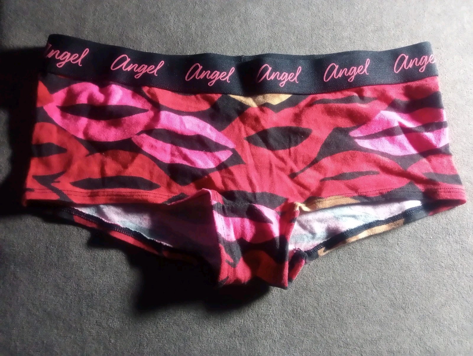Angel Victoria’s Secret Size S Lips Boy Short Panties Fits 28″30″ 32″