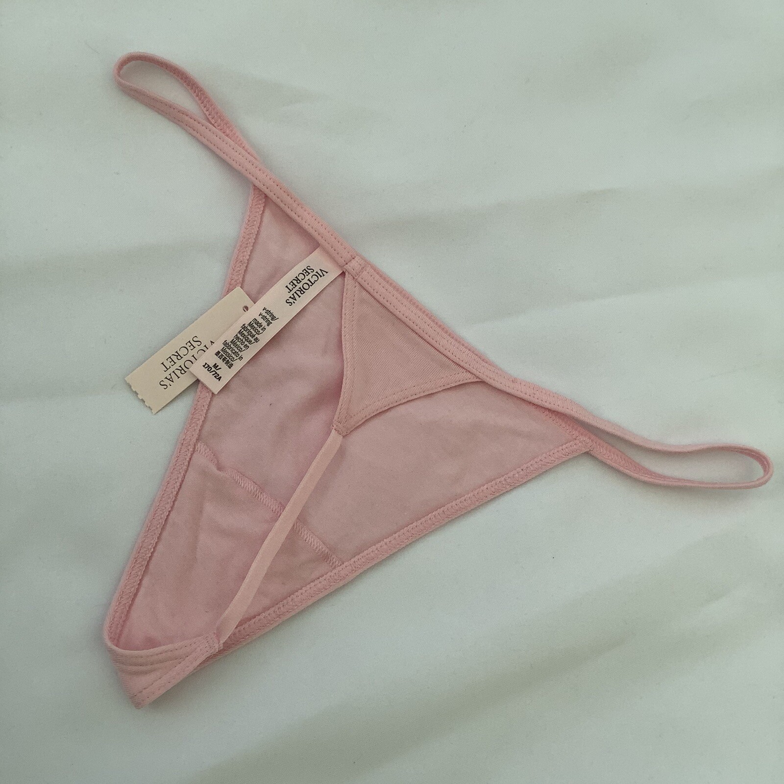 Victoria’s Secret Pale Pink Cotton Mix V-String Thong Panties – Size M – BNWT