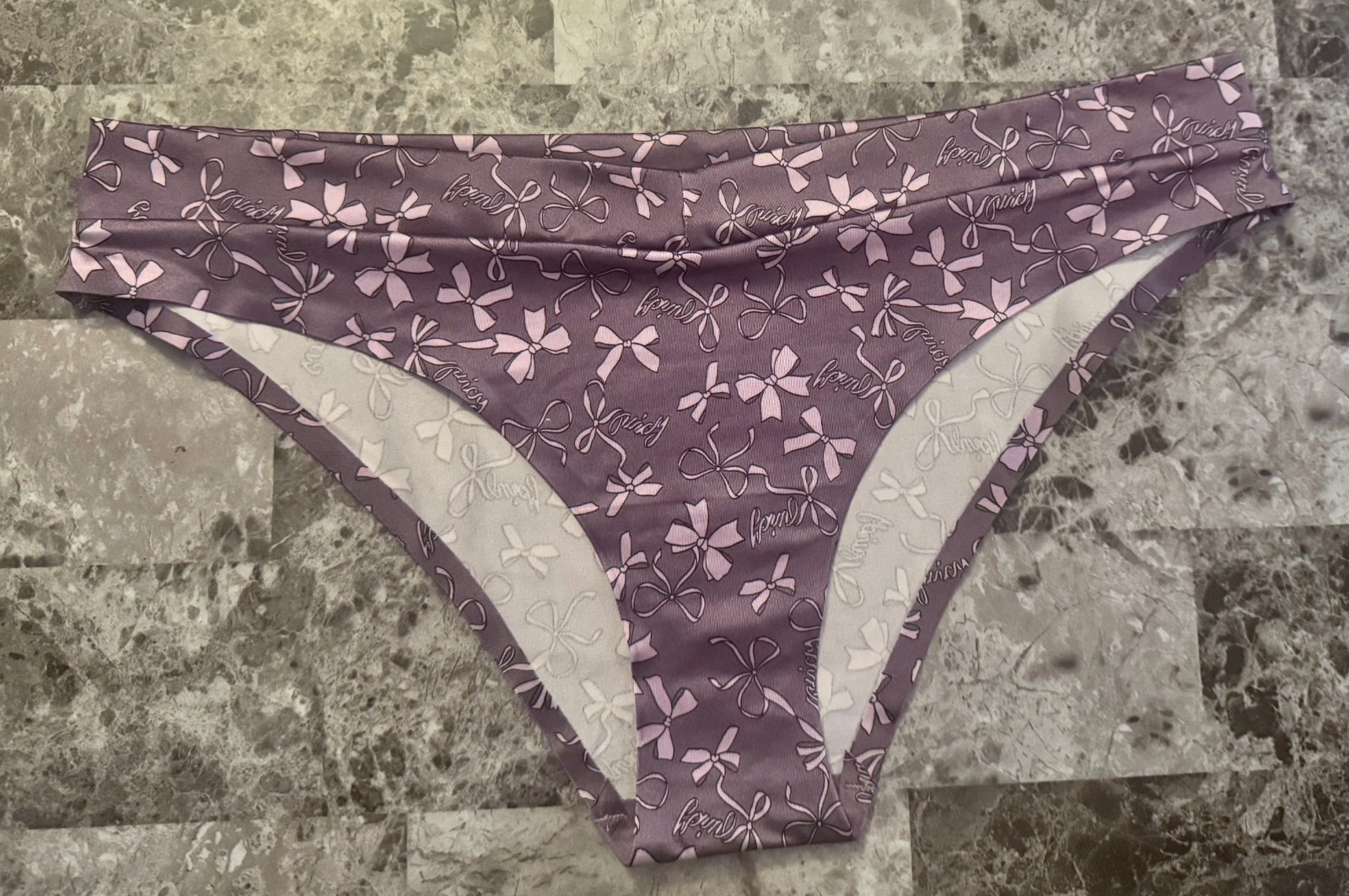 NWOT JUICY COUTURE PURPLE LOGO BOW PRINT SATIN SMOOTH NO SHOW CHEEKY PANTIES