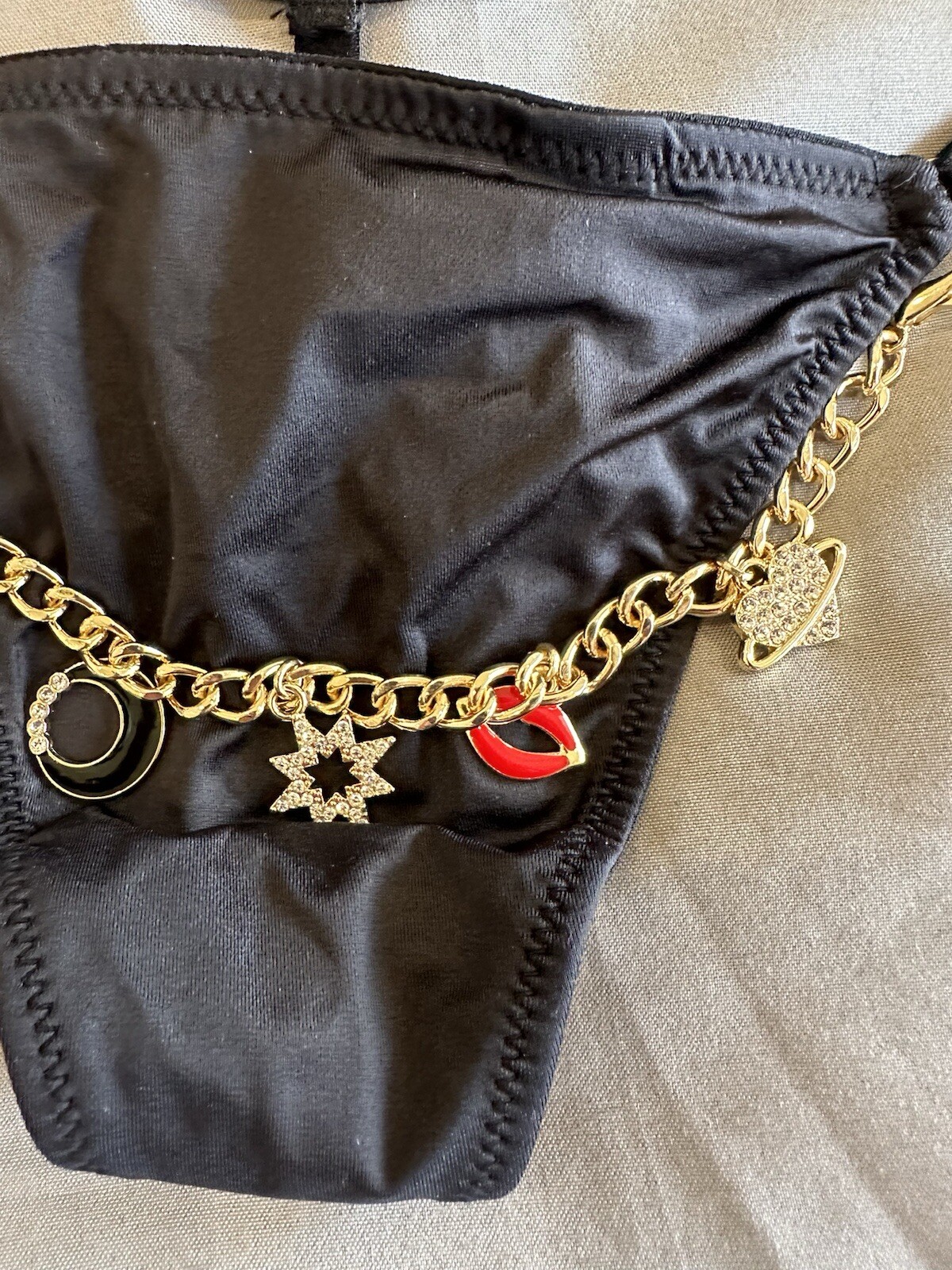 VICTORIA’S SECRET BLACK STAIN SMOOTH-VERY SEXY V-STRING THONG PANTY-W/CHARMS-S/P