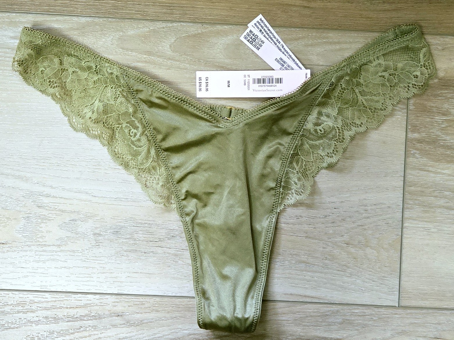 NWT Victoria’s Secret Green Silky Smooth Lace Keyhole High-Leg Thong Panties M