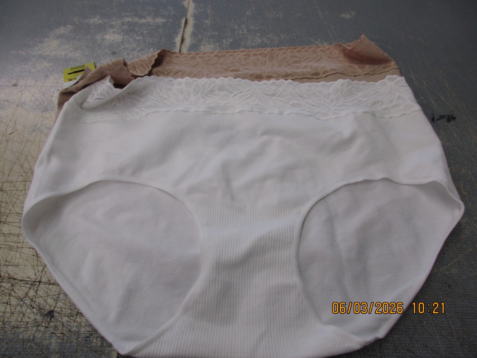 Bali Brief Panties Soft Seamless Comfort Size 7 L Large 2 Pair New FREE Shipping