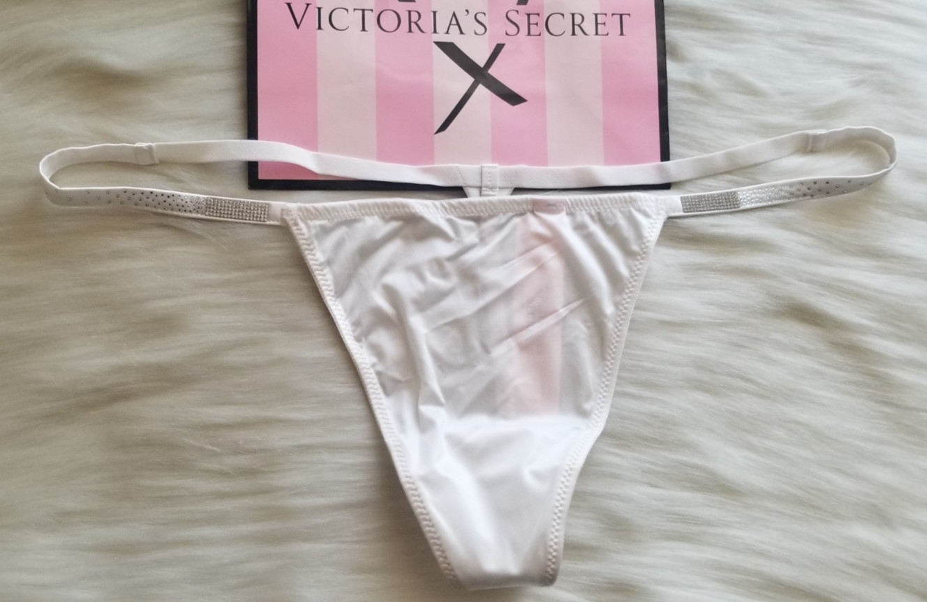 VICTORIA’S SECRET SCATTERED SHINE STRAP SMOOTH V-STRING PANTY COCONUT WHITE LARG
