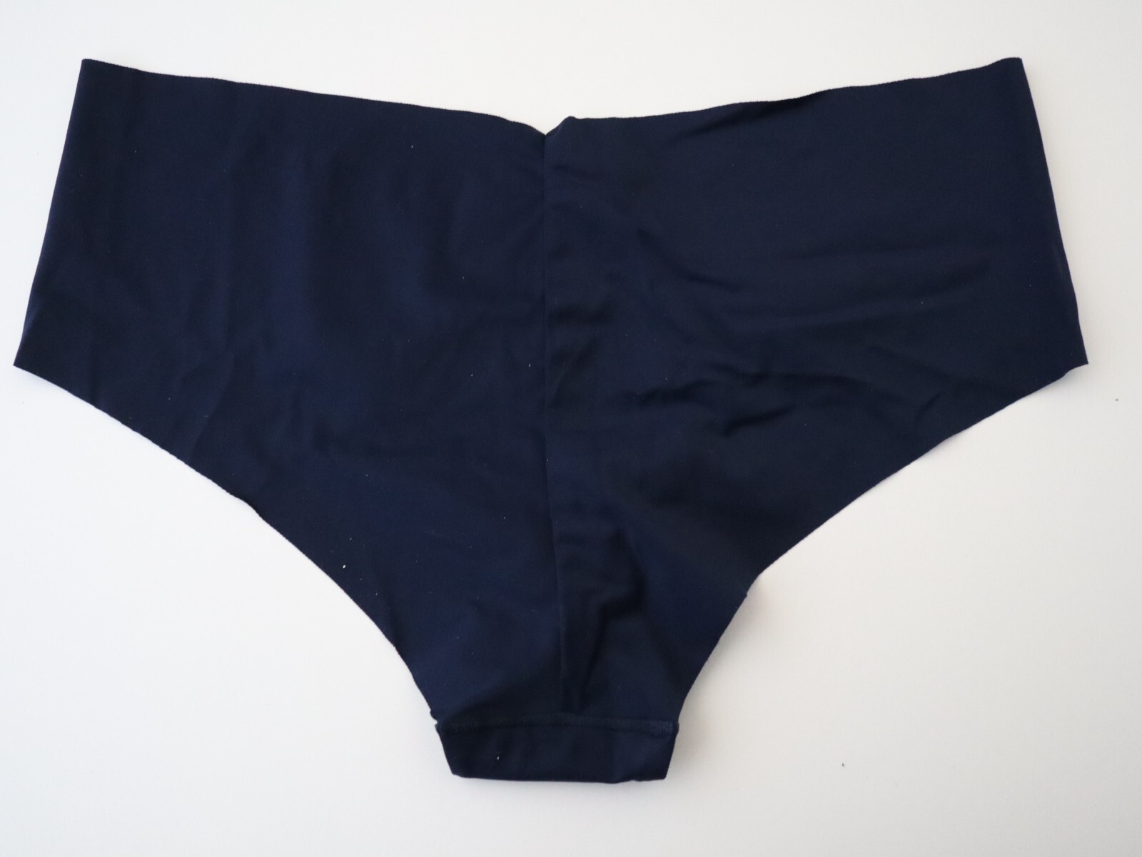 2 NEW Victoria’s Secret Seamless Laser Cut Thong Cheeky Panties Lot MEDIUM