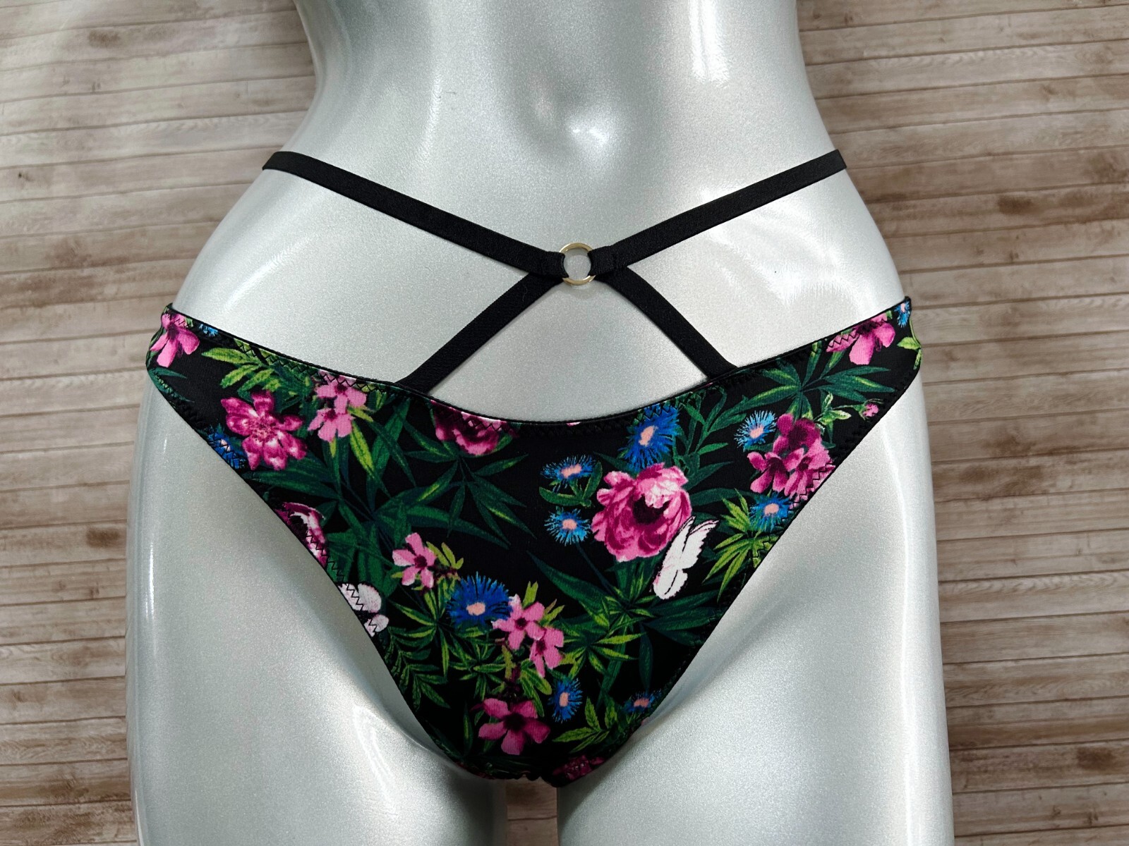 NWT Victorias Secret Very Sexy So Obsessed Strappy Thong Panty Moonlit Garden S