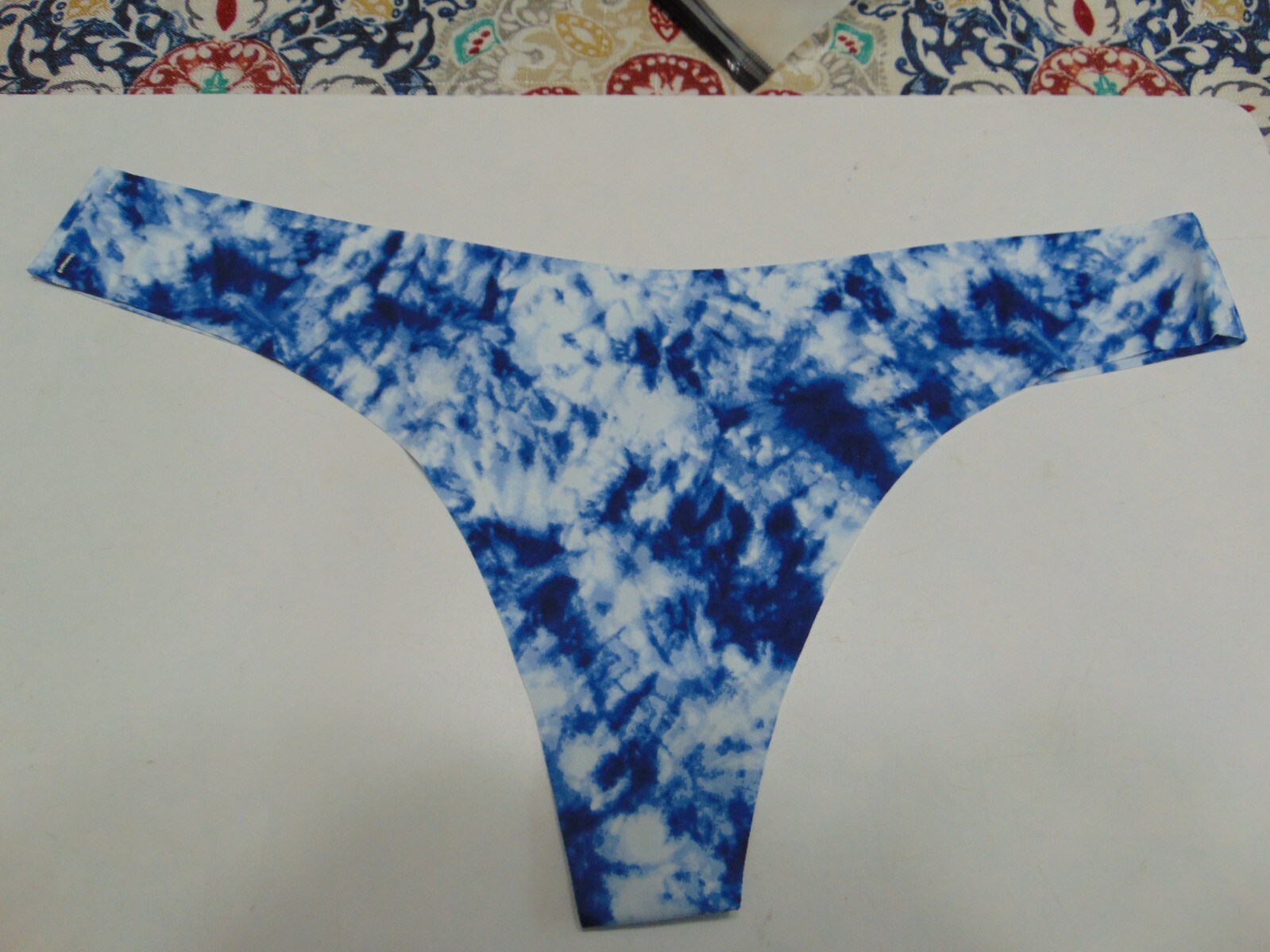 Five Pack of Colorful No Show Seamless Thong Panties Size Large (BG15)
