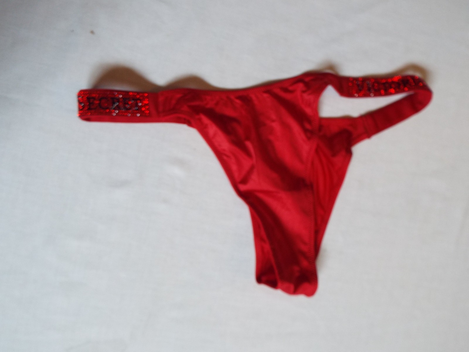 Victoria’s Secret Lipstick Red Brazilian Shine Strap medium new with tag