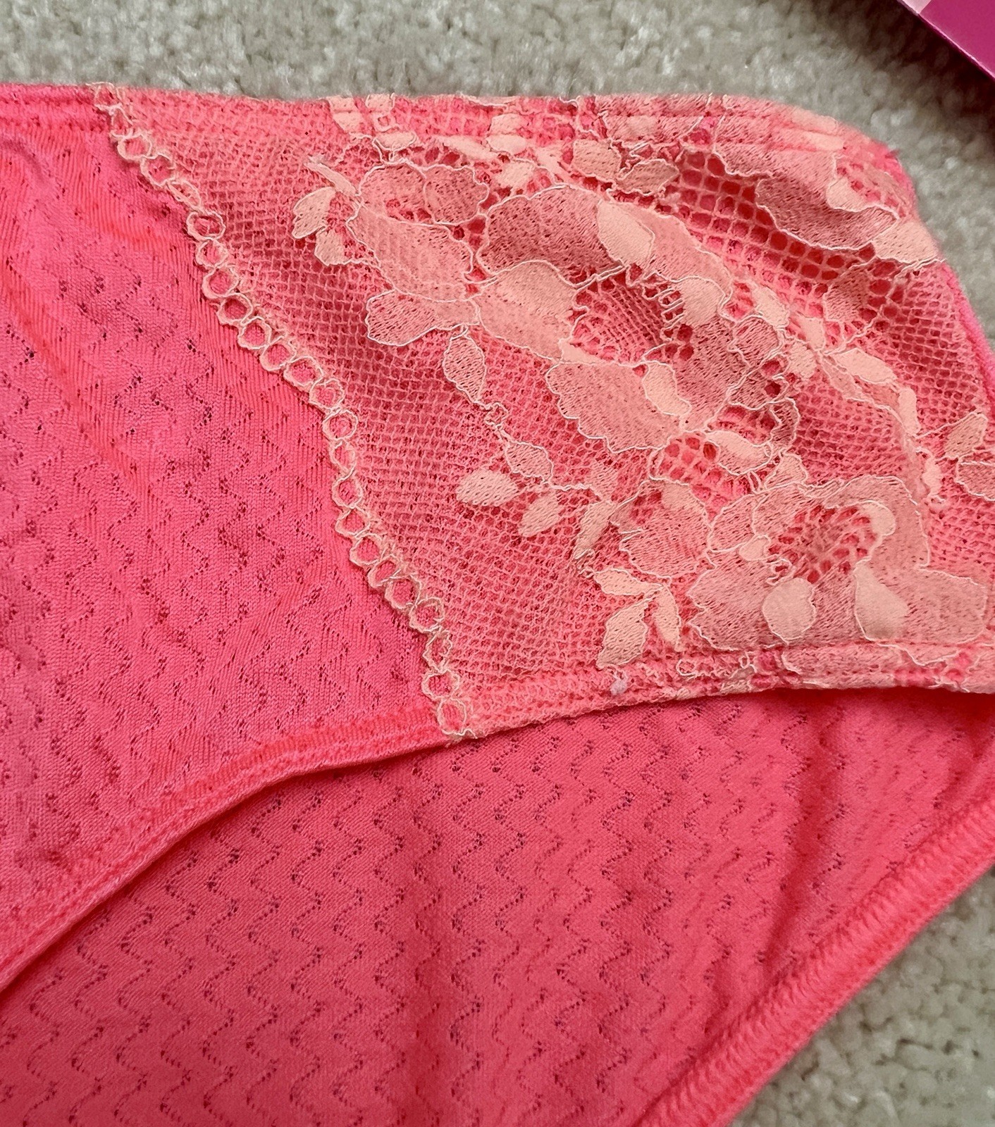 Vintage Victoria’s Secret M Coral Smooth Lace Keyhole Hiphugger Panties Medium