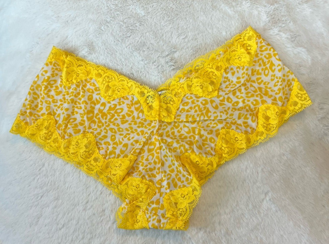 NWOT HONEYDEW womens low rise bikinis;Size L; bright yellow & white; yellow trim