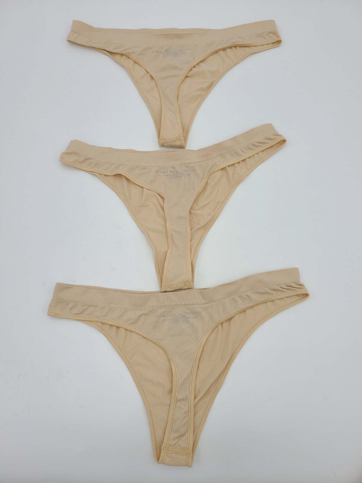 HANES Barely There CustomFlex Fit THONG Style 2556 / X556 Size L/7 Beige