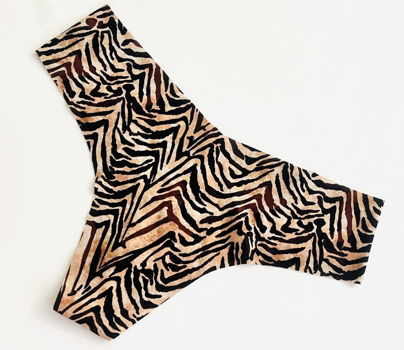 NWT VICTORIA’S SECRET Smooth in Tiger Stripe Animal NO SHOW THONG PANTIES Large