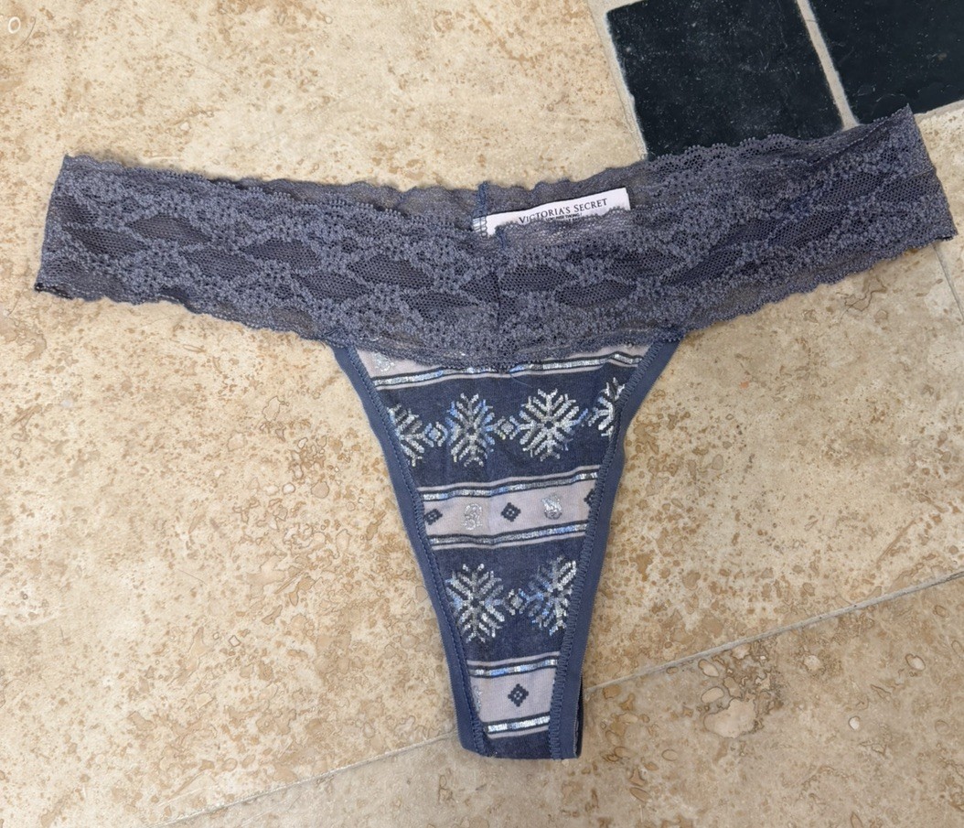 NWOT Victoria’s Secret Pink Thong Panty S Small VS Grey Lace Snowflake Xmas Snow
