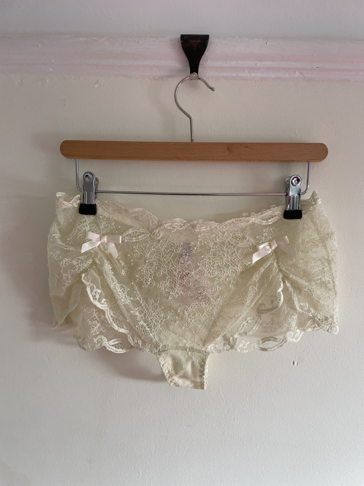 VINTAGE – AGENT PROVOCATEUR – LACE BRIEFS – PALE LEMON – LARGE – RARE – BNWT