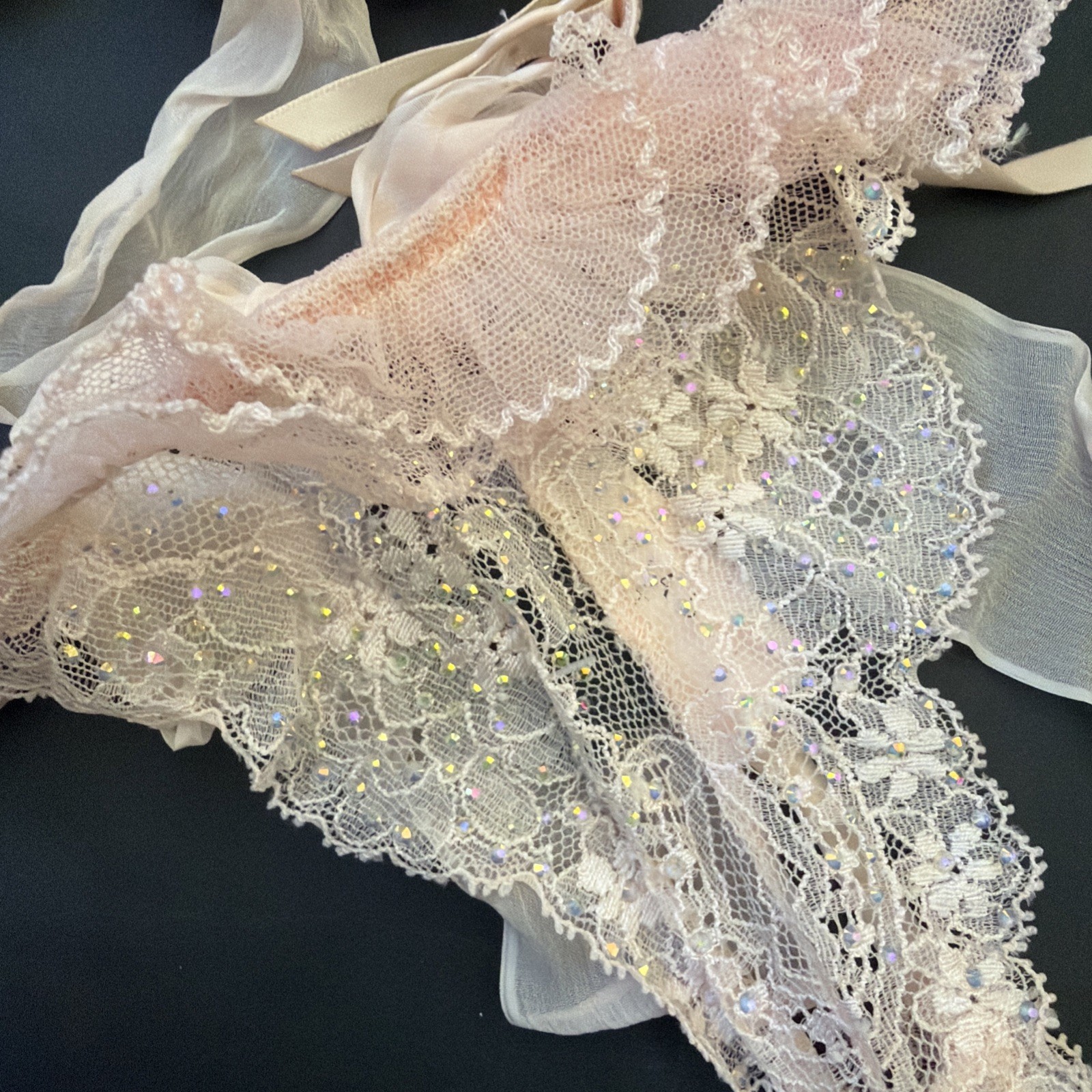 Victoria’s Secret Designer Collection S THONG+XS/S GARTER Belt PINK Beige Ruffle