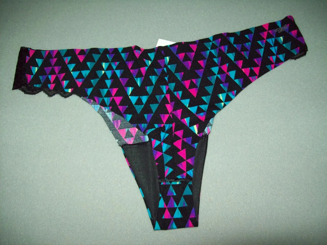 NWT Victoria’s Secret PINK LACE SIDES THONG PANTIES POLYAMIDE ELAS RARE 340806 M