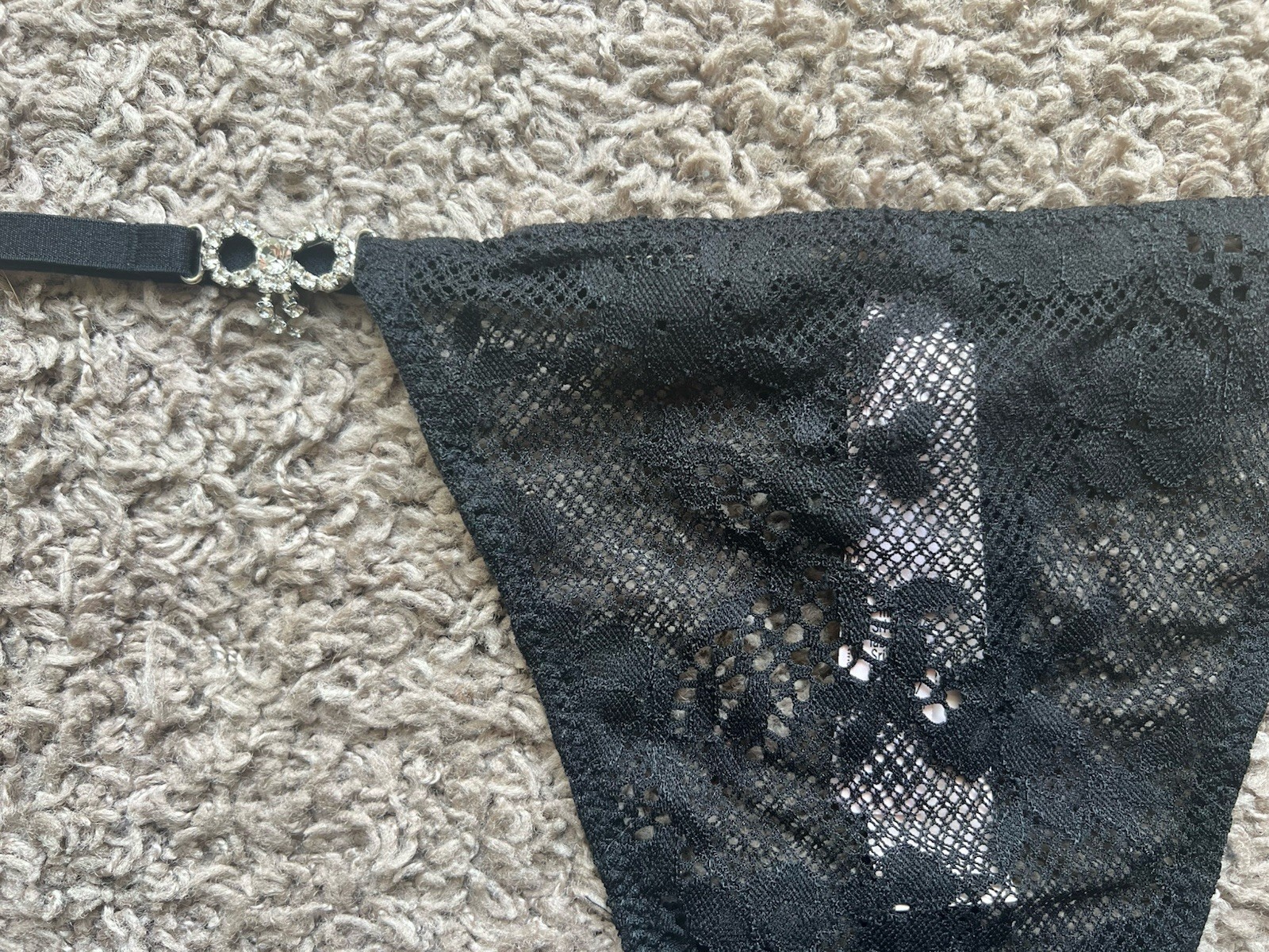 NWT Victoria’s Secret Dream Angels Black Lace V String Panty Rhinestone Bows L