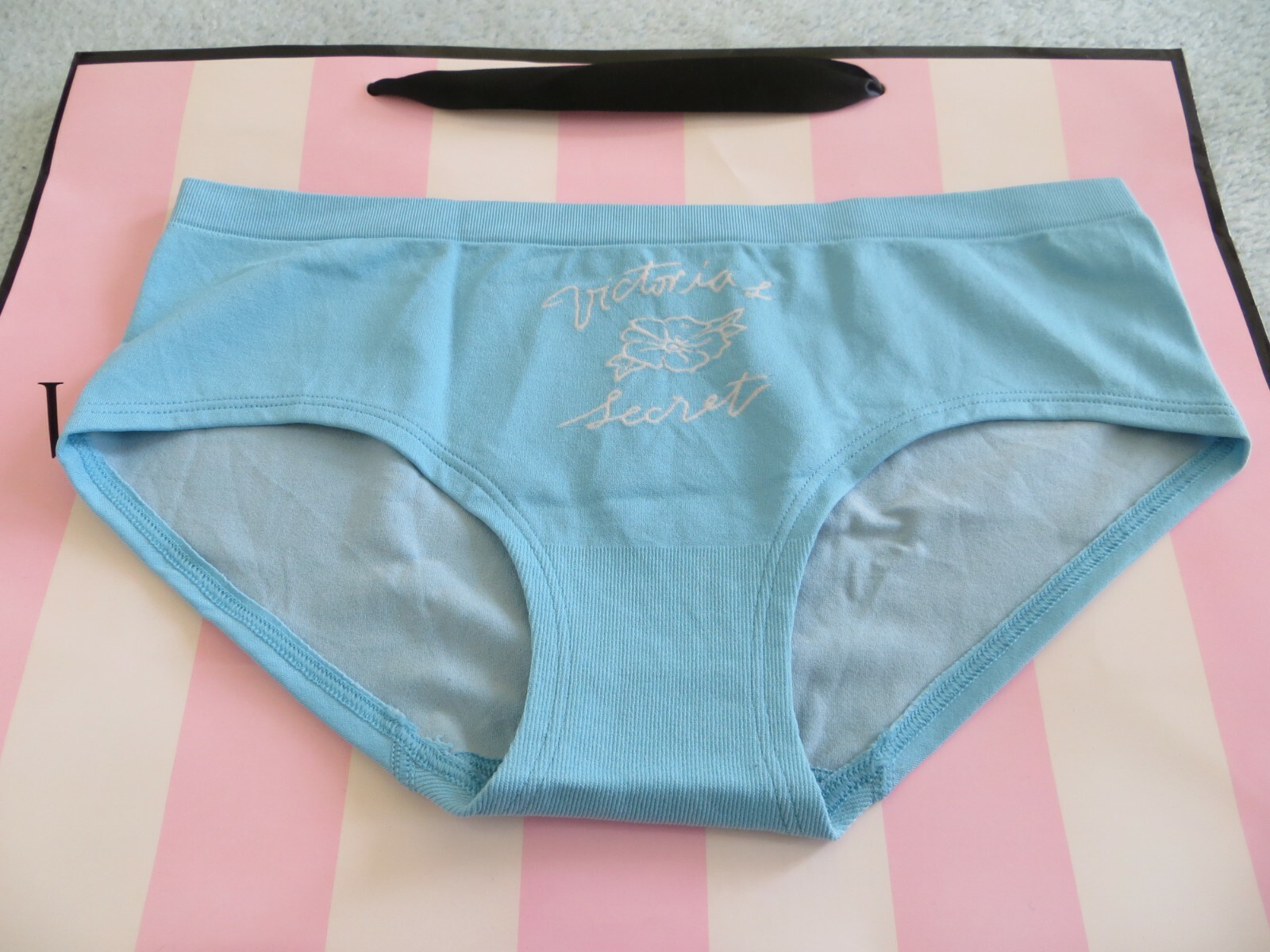 NWT -Victoria Secret cotton blend hiphugger – M – solid blue with single flower