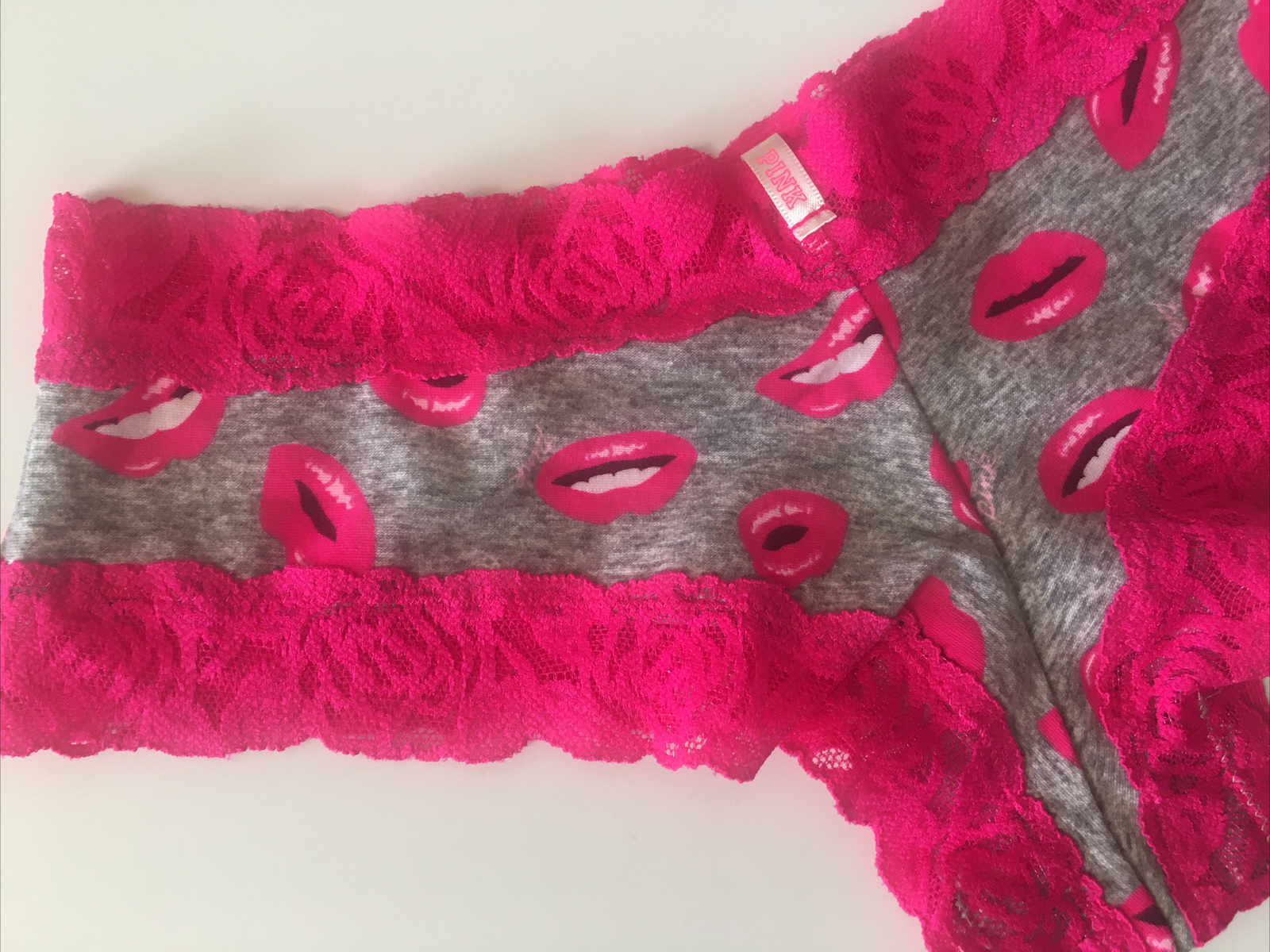 Victorias Secret PINK Cheeky Panties Size S Sexy Hot Lips Mouth Pink Lace Trim
