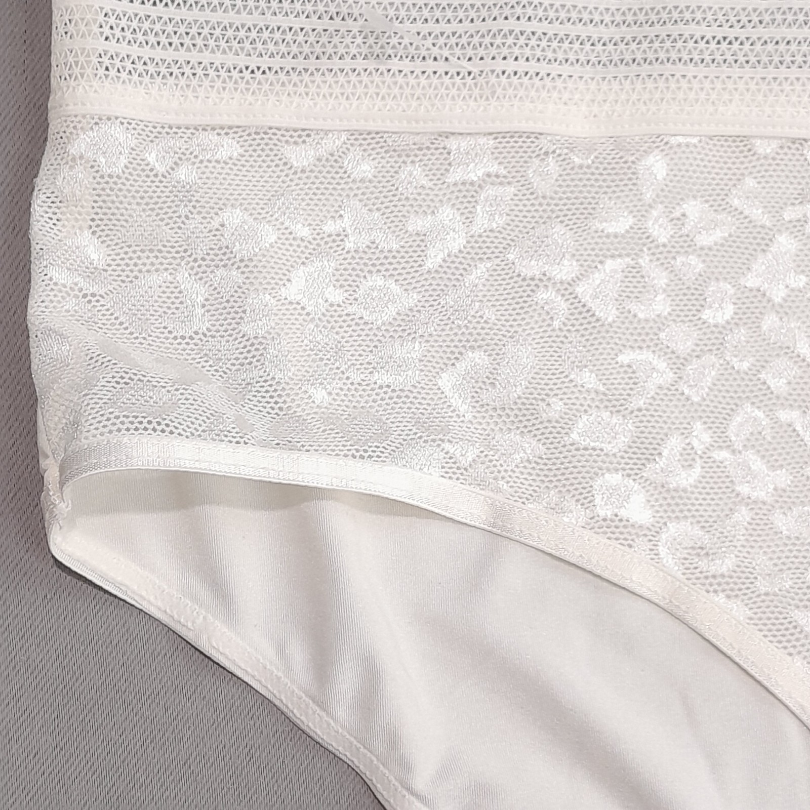 Secret Treasures Womens Panties S 4/6 Cream Jacquard Lace Hipster Semi Sheer NWT