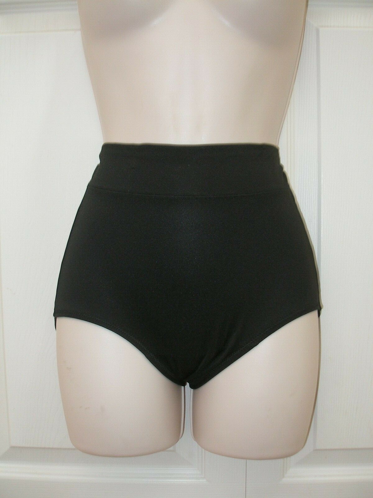 Warner’s Women’s Medium Black Briefs Stretch Textured Cool Lightweight Fabric