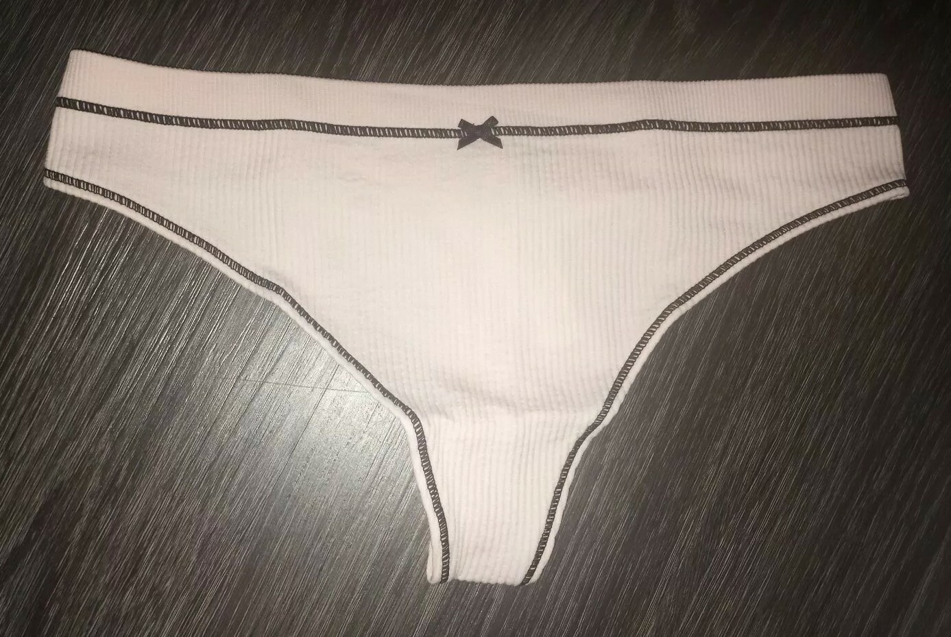 NeW Vs seamless knit ribbed thong Panty Size medium pink pop