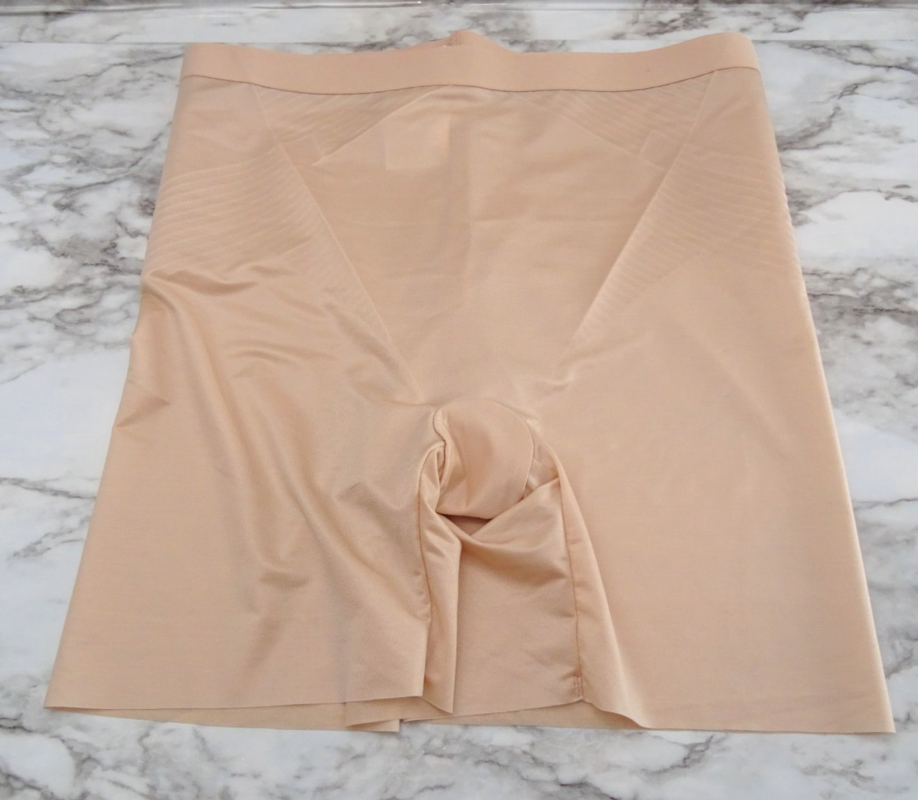 Spanx 10234R# Mid-Waisted Mid-Thigh Shaping 1-Pack Short US Size M