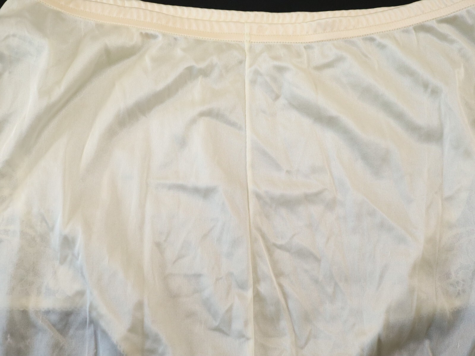 Vanity Fair VTG 80s-90s 100% Nylon Silky High Cut Brief Panty MEDIUM