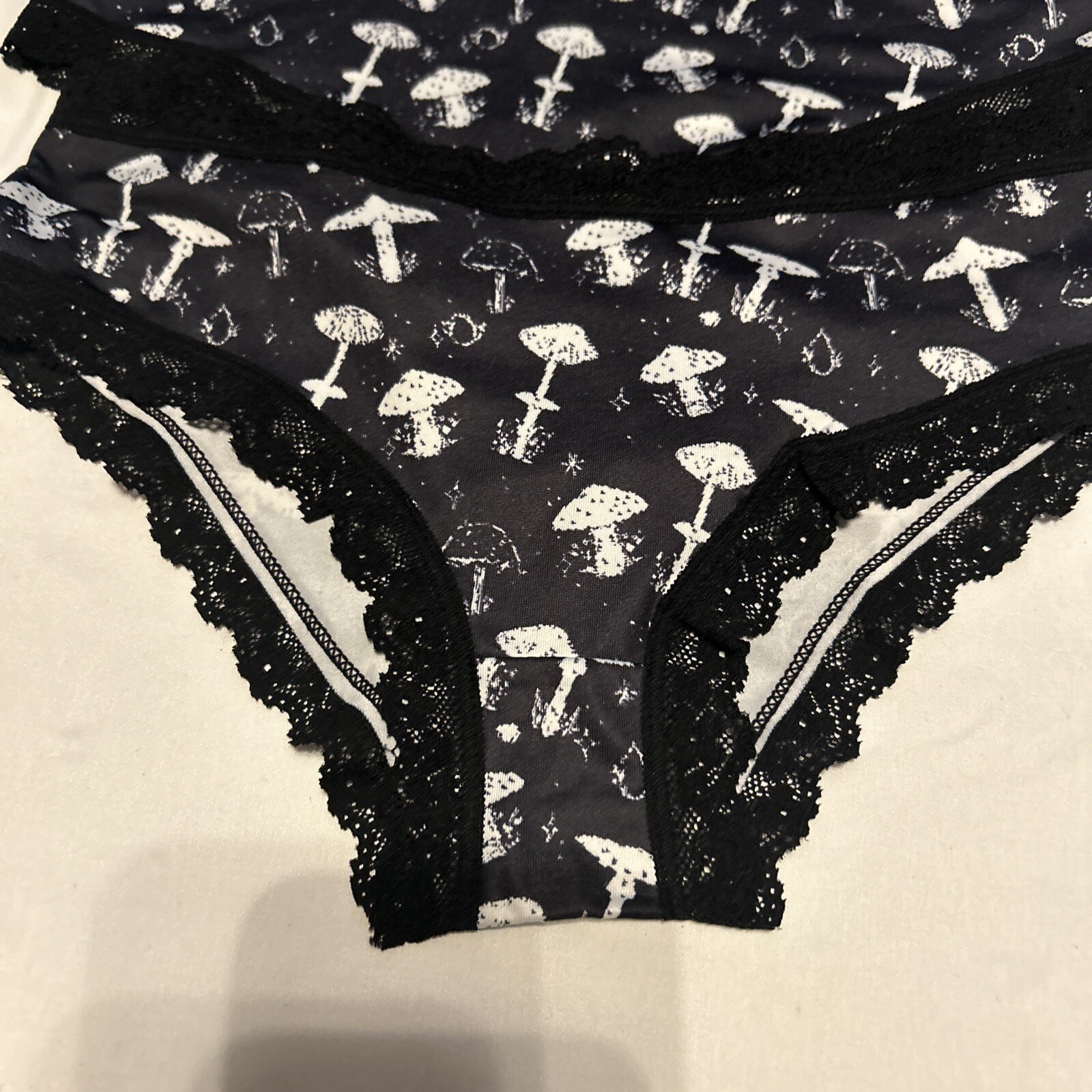 Morvia 3pk lace trim goth Skater Emo panties S Skulls & Mushrooms Lingerie