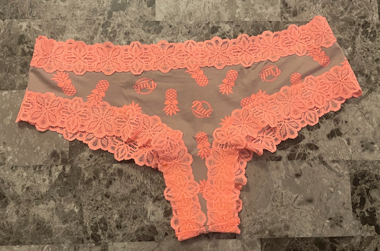 NWT VICTORIA’S SECRET PINK M PEACH SMOOTH PINEAPPLE LACE RARE CHEEKSTER PANTIES