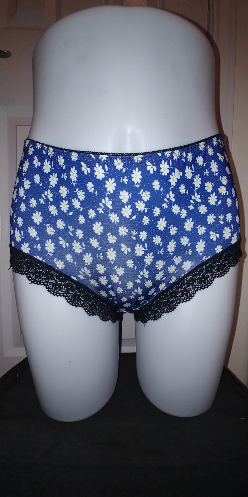 So Silk Jersey 90% Silky Nylon Hipsters with Lace Trim Panty – 5 Pack