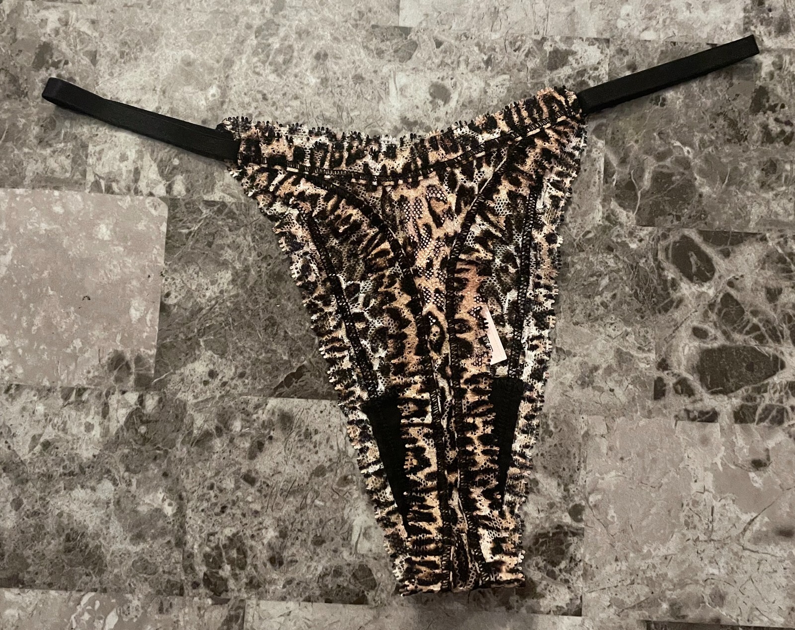 NWT VICTORIA’S SECRET BEIGE LEOPARD CHEETAH LACE SIDE STRING STRAP THONG PANTIES