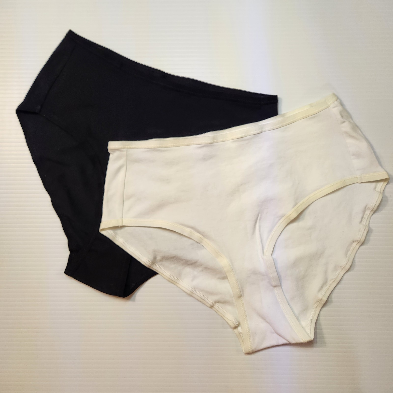 PACT Organic Cotton Mid-Rise Hipster Underwear 2 Pack Small Black & White