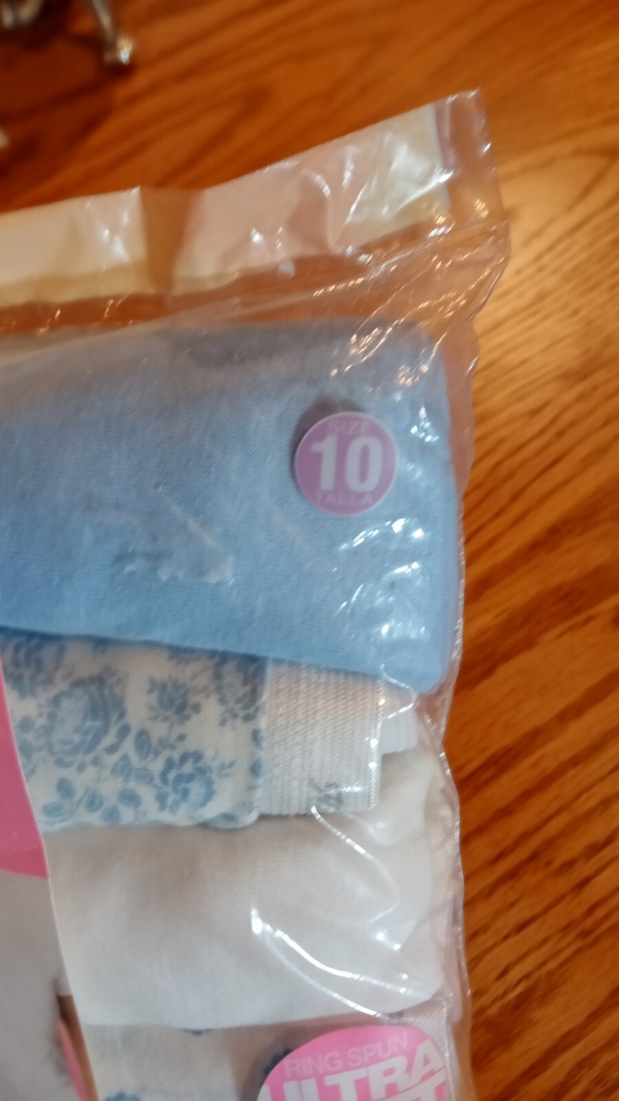 New Hanes Women’s Sz 10 (18-20) Briefs 6 In Package