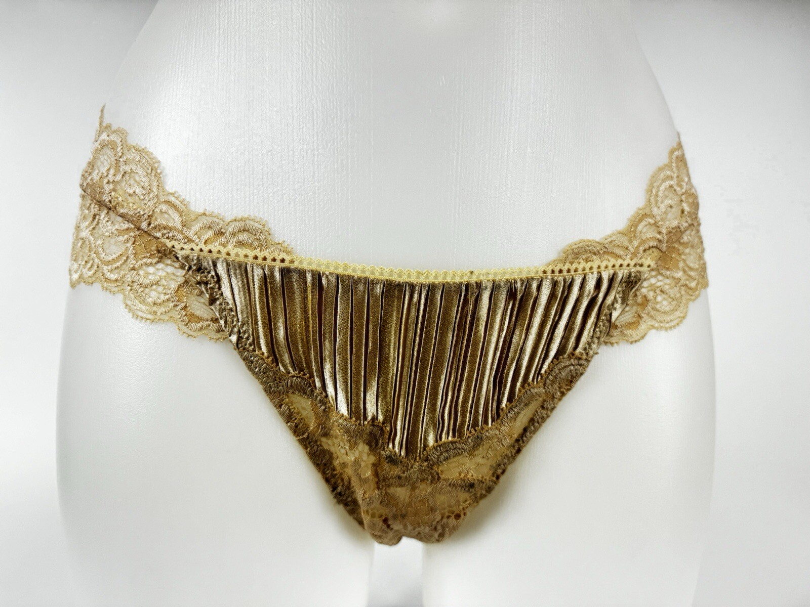 LA PERLA Dessous – Spitzen-Brazil-String in Gold – Luxus Lingerie