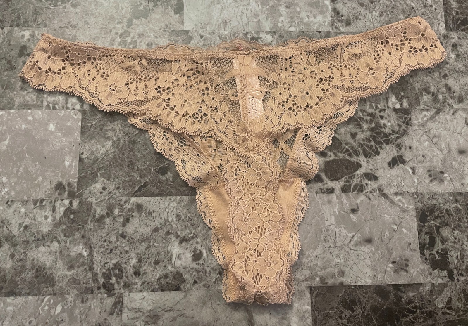 NWT VICTORIA’S SECRET LARGE BEIGE NUDE PINK ROSE FLORAL APPLIQUE THONG PANTIES