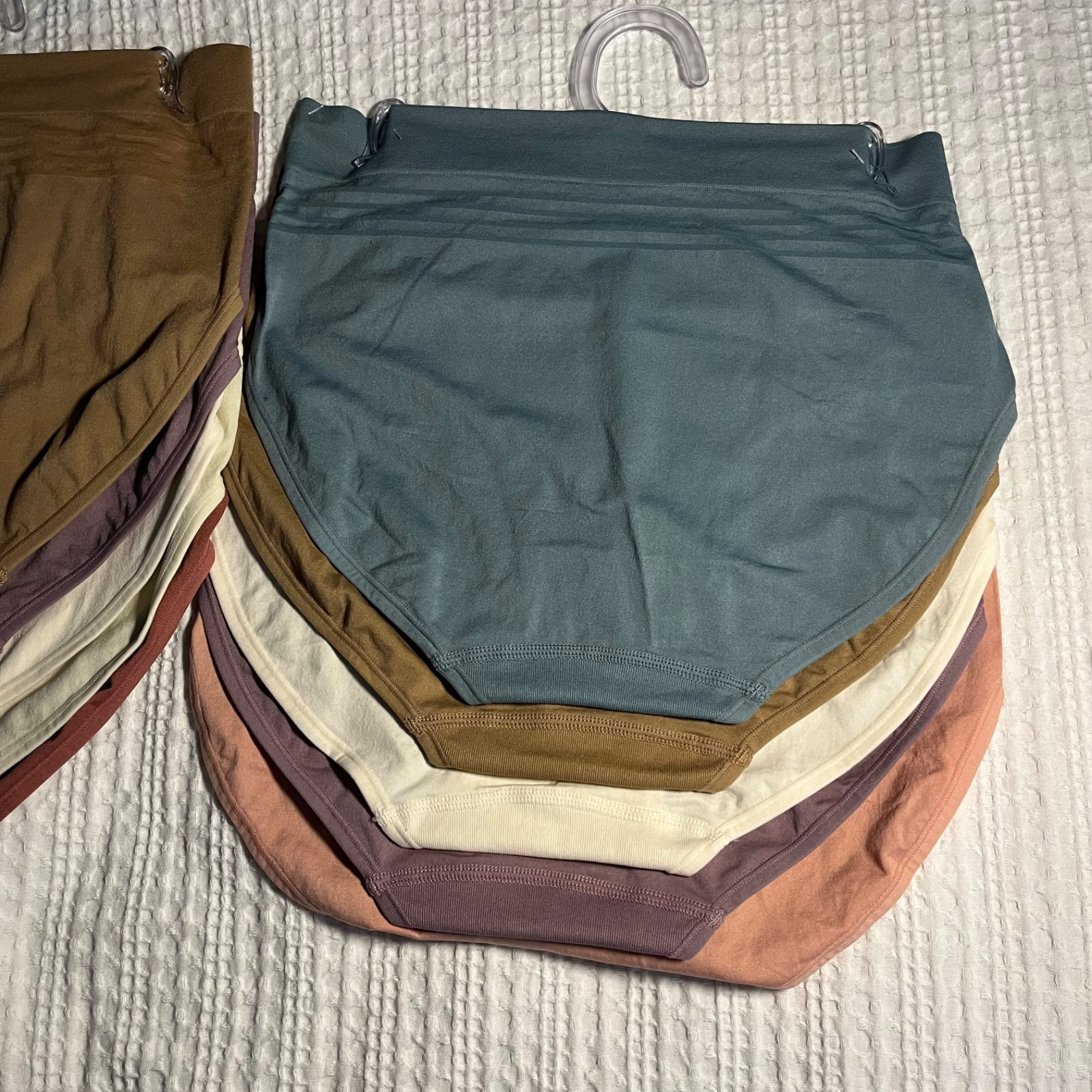 NWT Yummie 5pk Shadow Stripe Seamless Briefs Panties Blue Nude Peach Ivory PinkL