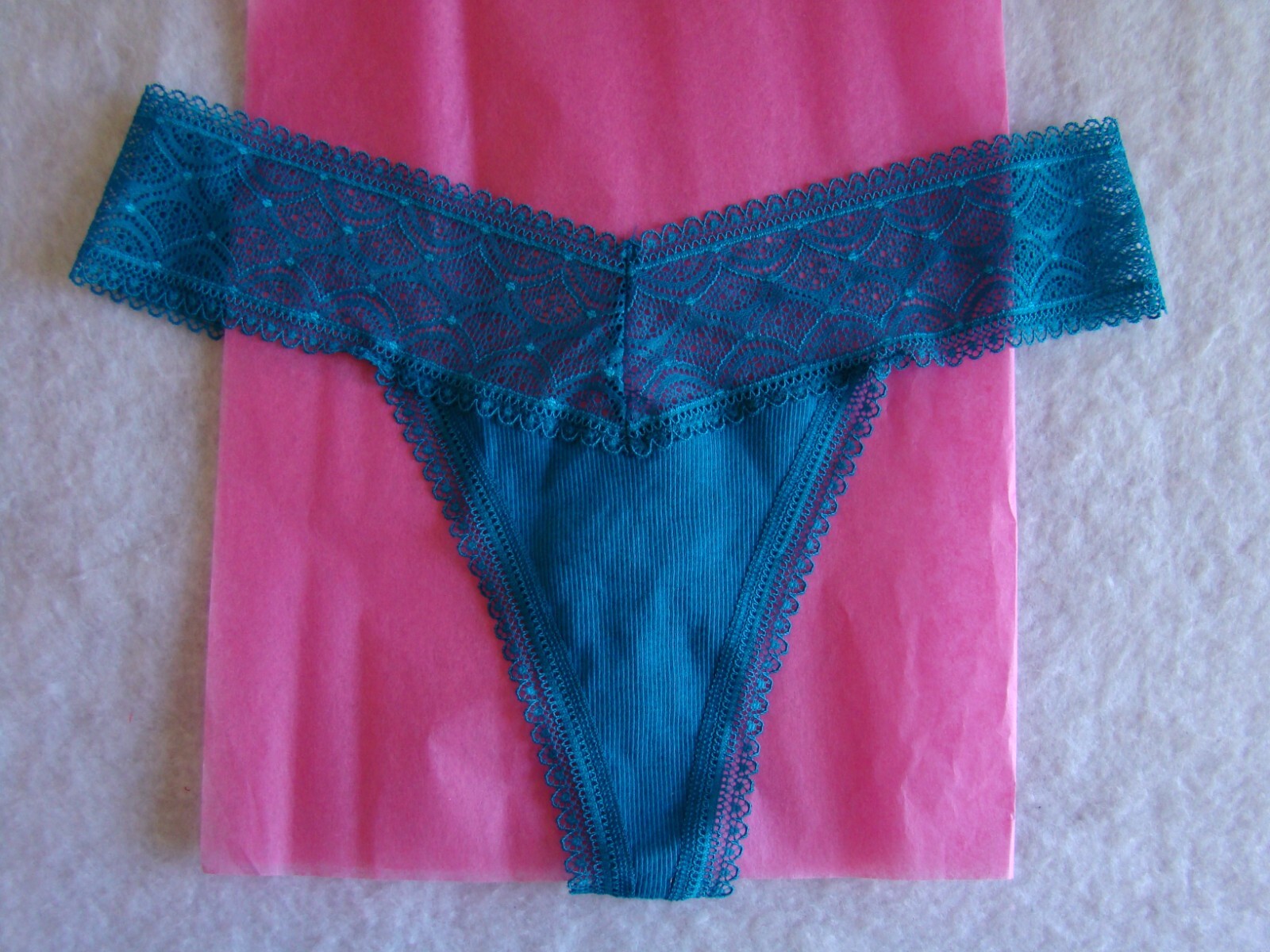 New VICTORIA’S SECRET Teal Blue Geometric Lace Cotton Thong Panty Size L
